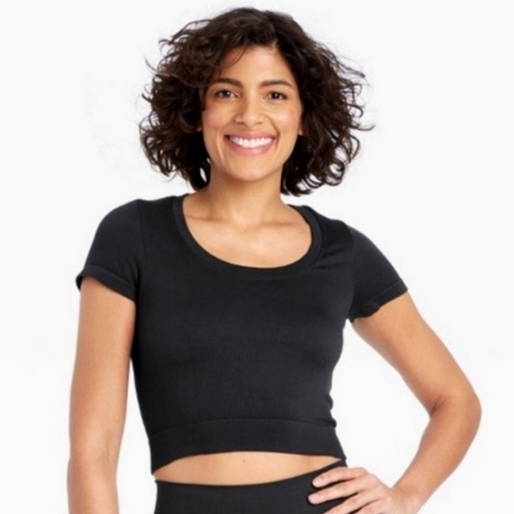 NWT All In Motion Seamless Crop Top